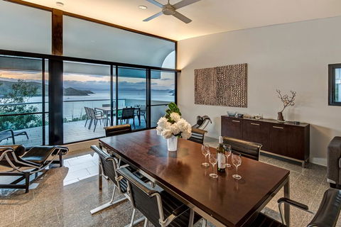 Waves 3 Luxury 3 Bedroom Endless Ocean Views Central Location + Buggy - Holiday Find 2