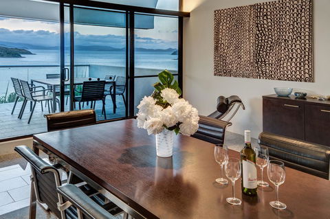 Waves 3 Luxury 3 Bedroom Endless Ocean Views Central Location + Buggy - Holiday Find 0