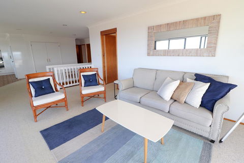 Waves @ Caves - Holiday Find 3