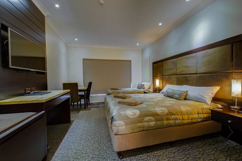 Western Downs Motor Inn - Holiday Find 1