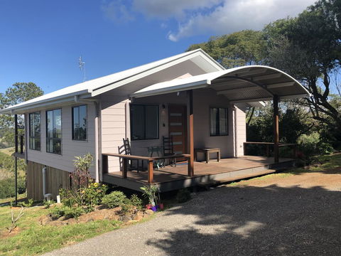 White Cedar Cottage - Holiday Find 0