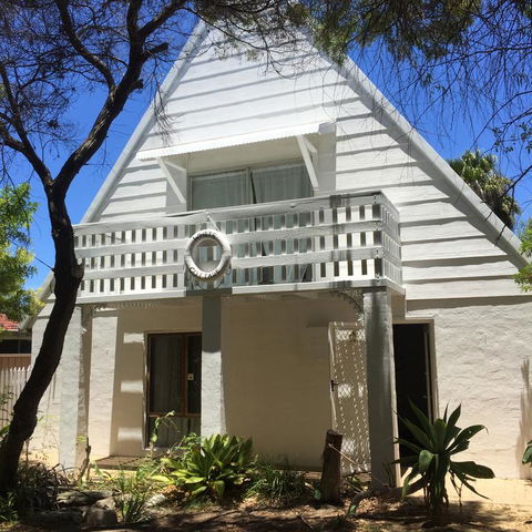 White Cottage - Holiday Find 3