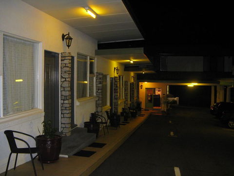 White Manor Motel - Holiday Find 0