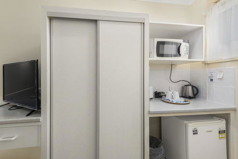 Whiteoaks Motel & Lodges - Holiday Find 1