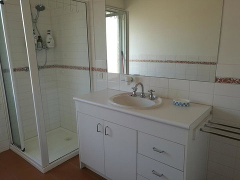 Whole Storey 2 Bedrooms+Kitchen+Living Room In Glen Waverley - Holiday Find 1