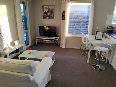 Whole Storey 2 Bedrooms+Kitchen+Living Room In Glen Waverley - Holiday Find 0