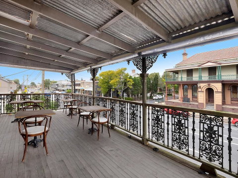 William Arnott Hotel - Holiday Find 1