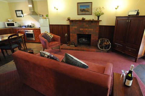 Wintarni Olives Cottage - Holiday Find 0