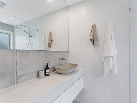 Wirragulla, 10 Marty Avenue - Stylish Modern House With Ducted Air Con & WIFI - Holiday Find 1