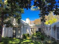 Wisteria Cottage on the Lagoon/Beach