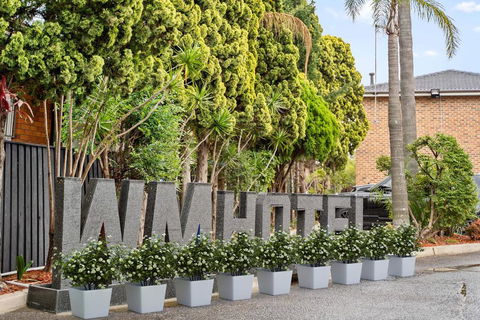 WM Hotel Bankstown - Holiday Find 0