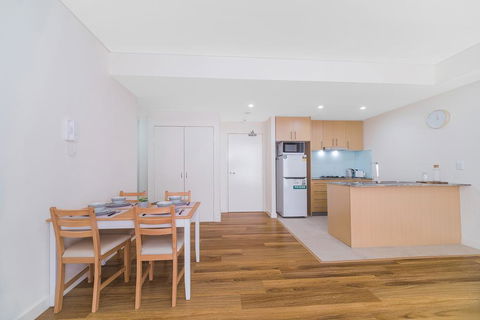 Wolli Creek Airport Serviced 2 Bedroom Apartment - Holiday Find 3