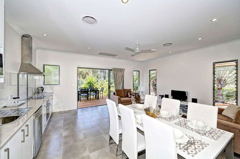 Woodgate Beach Houses - Holiday Find 2