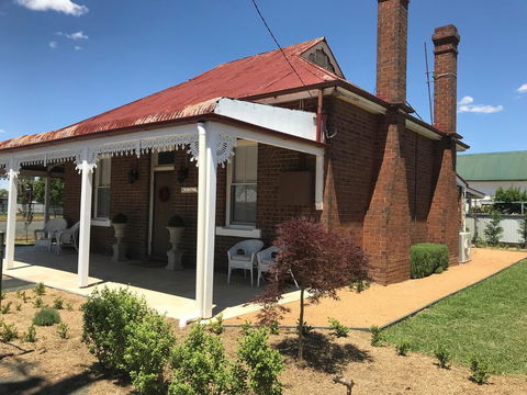 Woodstock Cottage - Holiday Find 2
