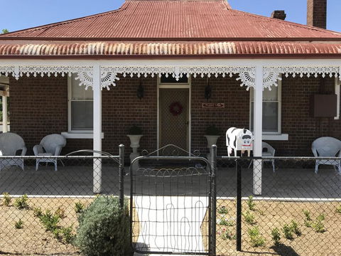 Woodstock Cottage - Holiday Find 0