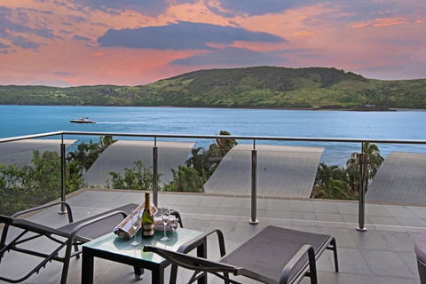 Yacht Club Villa 33 - Serenity - 4 Bedroom 4 Bathroom House Ocean Views 2 Buggies - Holiday Find 3