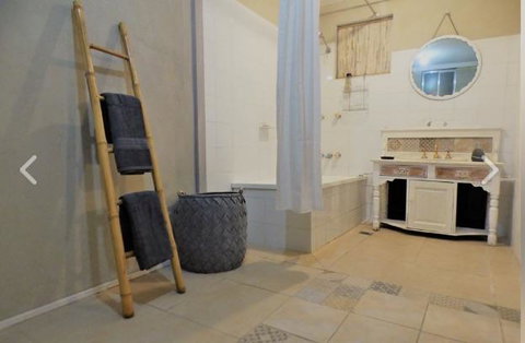 Yamba Hinterland Bush Retreat - Vintage Bus Stay - Holiday Find 3