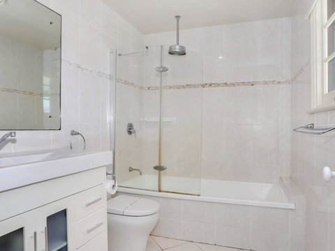 Yamba Pilot Cottage 2 - Pets Welcome - Close To Beach - Holiday Find 3