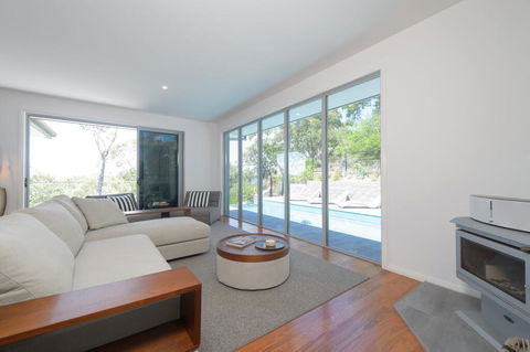 YARINGA - Retreat Style Accomodation With Swimming Pool - Holiday Find 0