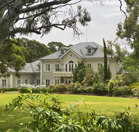 Yatahlia Manor Luxury Homestay - Holiday Find