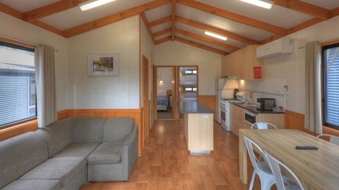 Yea Riverside Caravan Park - Holiday Find 2