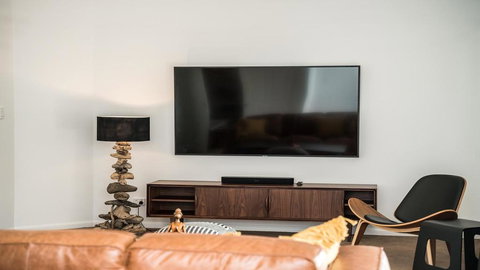 Your Luxury Escape - Byron Sunset Breeze - Holiday Find 1