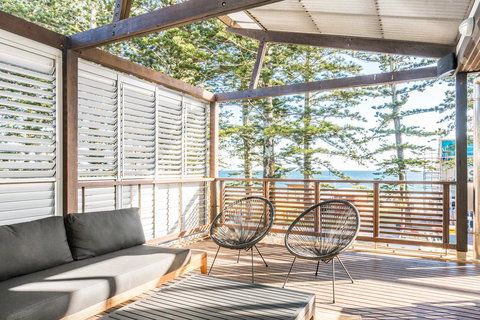 Your Luxury Escape - On The Bay - Stunning Beachfront Apartment - Holiday Find 1