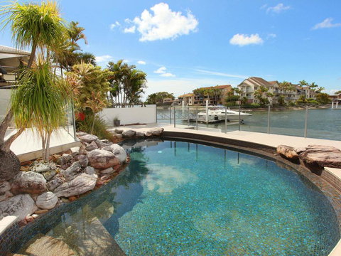 Yulunga 20 - 4 BDRM Canal Home With Pool - Holiday Find 0