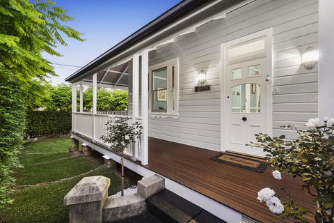 Tara-Lee - Holiday Find 0