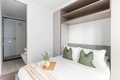 A 2BR Apt Near Melbourne Central & QV Market - Holiday Find 1