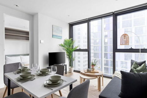 A 2BR Apt Near Melbourne Central & QV Market - Holiday Find 0