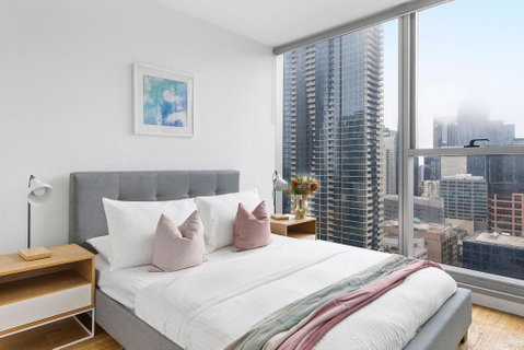 A Chic & Lovely 2BR Apt CBD With City Views - Holiday Find 0