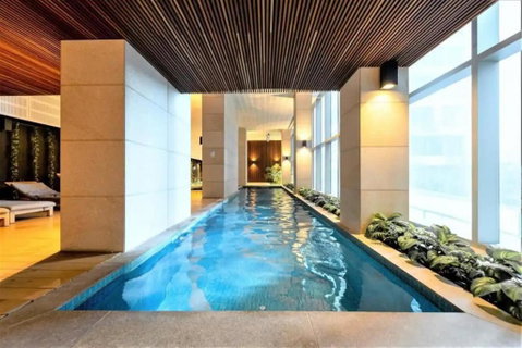 A Chic & Lovely 2BR Apt CBD With City Views - Holiday Find 2