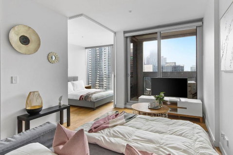 A Chic & Lovely 2BR Apt CBD With City Views - Holiday Find 3