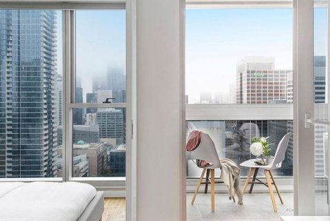 A Chic & Lovely 2BR Apt CBD With City Views - Holiday Find 4