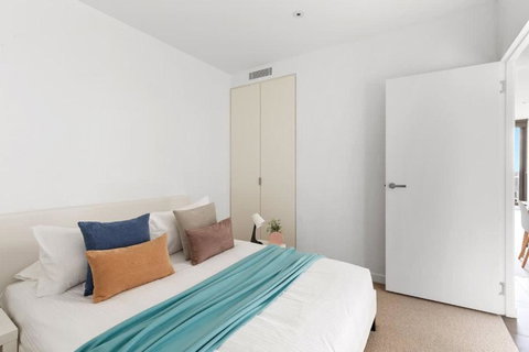 A Cozy 2BR Apt With Free WiFi In Prime Melbourne - Holiday Find 1