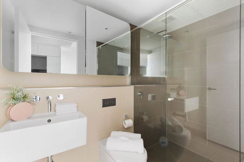 A Cozy 2BR Apt With Free WiFi In Prime Melbourne - Holiday Find 2