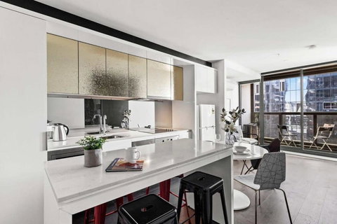 A Stylish 2BR Apt Next To Southern Cross With City Views - Holiday Find 2