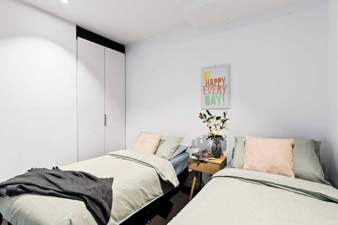 A Stylish 2BR Apt Next To Southern Cross With City Views - Holiday Find 4