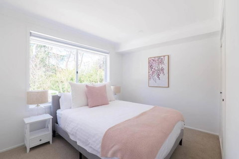 Abbey House - 3BR/sleeps 8 - South Leura - Holiday Find 1