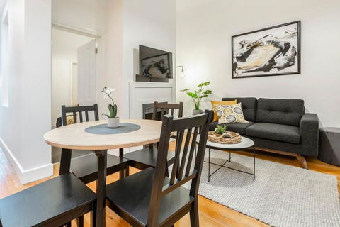 A Carlton Classic - Quaint Inner-City Getaway - Holiday Find 0