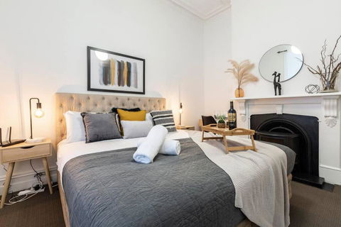 A Carlton Classic - Quaint Inner-City Getaway - Holiday Find 1