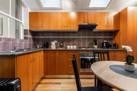 A Carlton Classic - Quaint Inner-City Getaway - Holiday Find 2