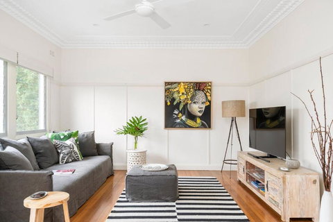 A Perfect Stay - The White Rabbit - Holiday Find 2