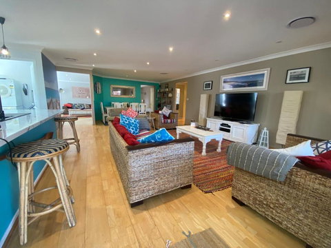 ALLE21 - Barefeet - Holiday Find 0