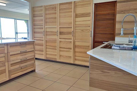 ALLIES PLACE - Holiday Find 4