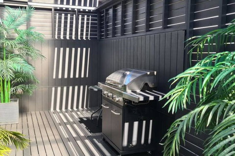 AMAZING 5-Star WATERFRONT RETREAT ON THE RIVERWALK - Holiday Find 2