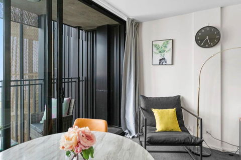 Amazing CBD 2BR Apt - Walkable & Wi-Fi & Charm - Holiday Find 2