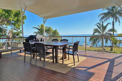 AMITY TREETOPS - Holiday Find 0