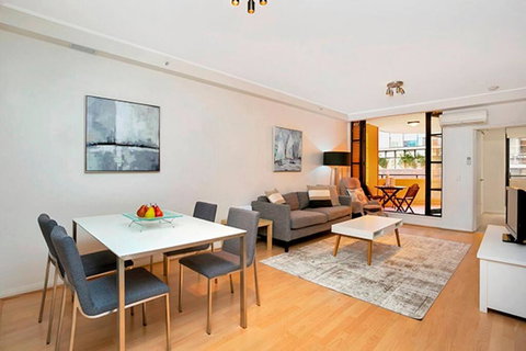 AX301 - Located In The Heart Of North Sydney - Holiday Find 0